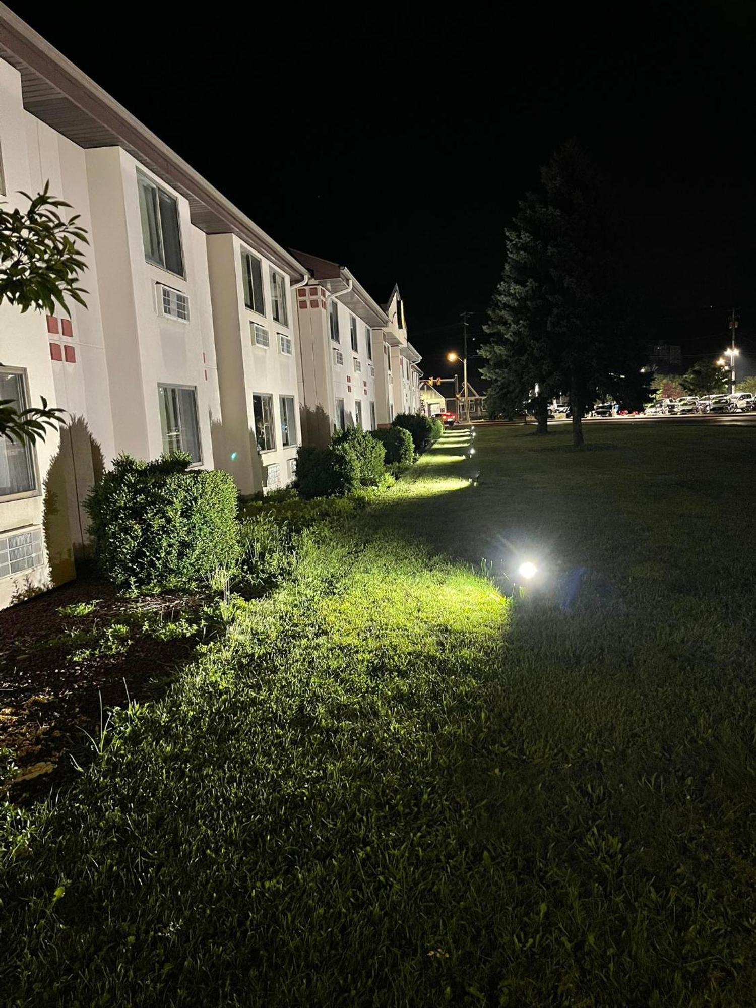 Super 8 By Wyndham Ithaca Exterior foto
