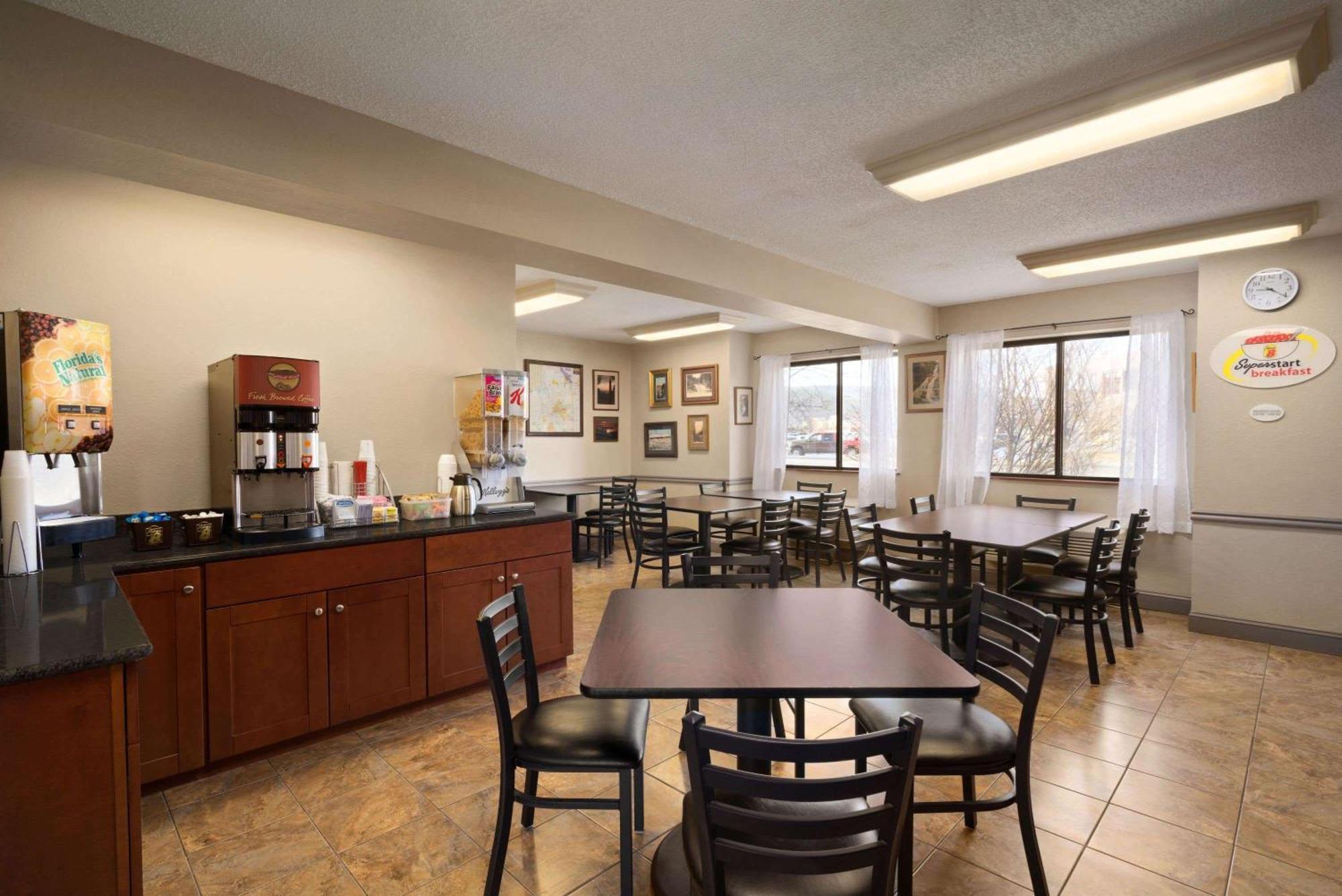 Super 8 By Wyndham Ithaca Exterior foto